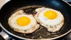 卵を焼いた直後にフライパンを洗わないでください:調理器具を長持ちさせる秘訣