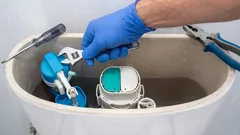 水洗後に漏れるトイレ。このしつこい漏水を直す3つの解決策。