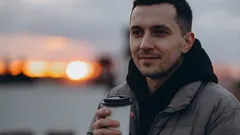 あなたは異性の目から見て、どのように自分の価値を下げているのか