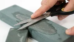 20秒でハサミを無料で研ぐ方法は？
